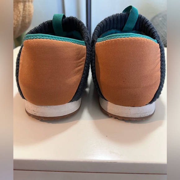 Teva women’s slip on ReEmber rhubarb/brown with teal shoes size 8. - Picture 8 of 8